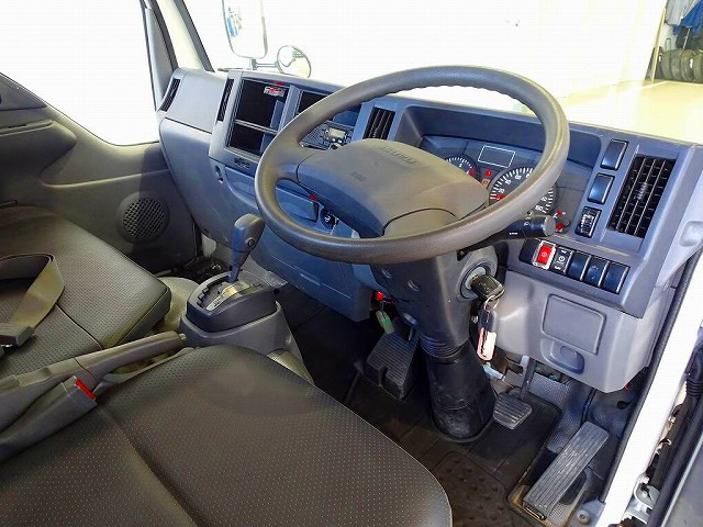 いすゞ エルフ TPG-NJR85A(2WD)の写真5