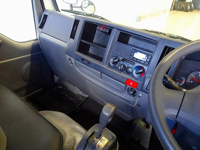いすゞ エルフ TPG-NJR85A(2WD)の写真9