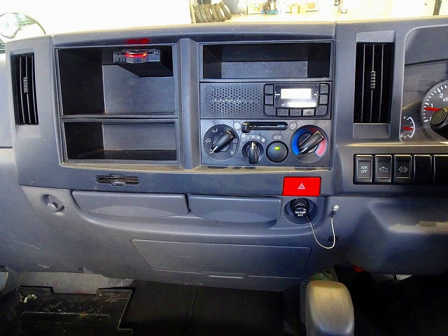 いすゞ エルフ TPG-NJR85A(2WD)の写真10