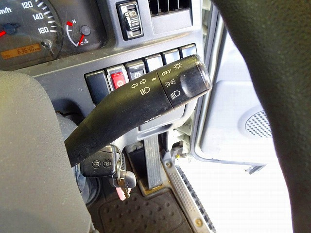 いすゞ エルフ TPG-NJR85A(2WD)の写真17