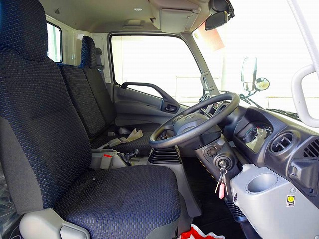 車線逸脱警報装置 衝突被害軽減ブレーキ アイドリングストップ フォグランプ トラクションコントロール 電動パーキングブレーキ 室内LED灯 フロア6MT|日野 デュトロ 2KG-XZU720M(2WD)の写真6