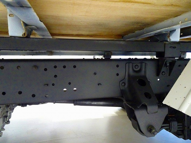 左シャシリア工具箱　シャーシは 錆止め/マフラー塗装 仕上げに力を入れています。|トヨタ ダイナ LDF-KDY281(4WD)の写真34