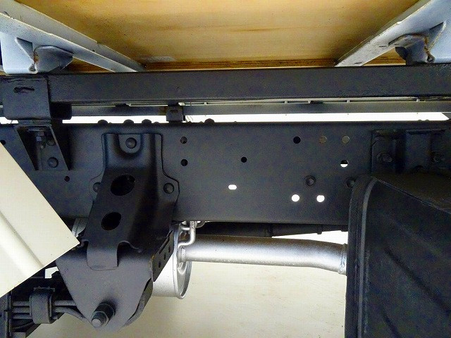 左シャシリア工具箱　シャーシは 錆止め/マフラー塗装 仕上げに力を入れています。|トヨタ ダイナ LDF-KDY281(4WD)の写真39