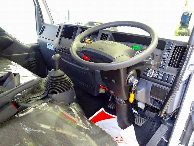 AC PS PW SRS ABS キーレス AM/FMラジオ ルームミラー式バックモニター アドブルー ターボ 排気ブレーキ HSA 車線逸脱警報装置 衝突被害軽減ブレーキ ASR|いすゞ エルフ 2PG-NKS88AD(4WD)の写真5