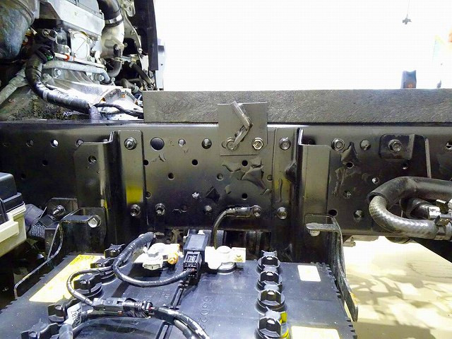 シャーシは 錆止め/マフラー塗装 仕上げに力を入れています。|いすゞ エルフ 2PG-NKS88AD(4WD)の写真34