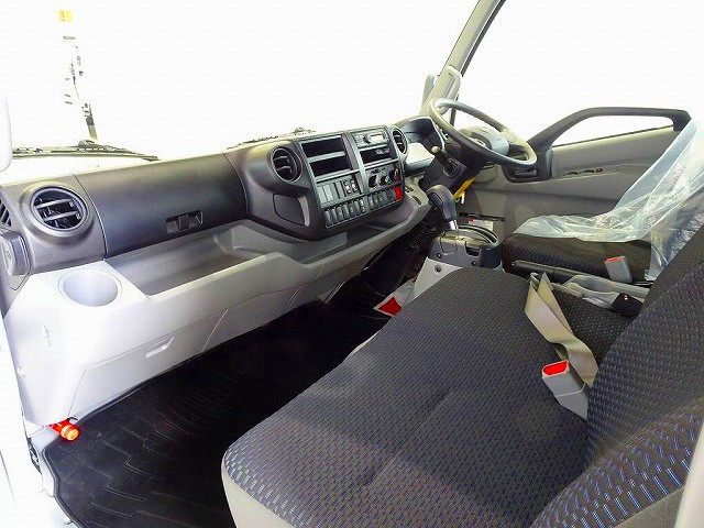 AC PS PW(フロント/リア) SRS ABS 集中ドアロック 左電格ミラー AM/FMラジオ ETC2.0 ルームミラー式バックモニター ドライブレコーダー フロアAT|日野 デュトロ 2KG-XZU722M(2WD)の写真7