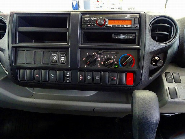 ターボ 排気ブレーキ 車線逸脱警報装置 衝突被害軽減ブレーキ アイドリングストップ フォグランプ トラクションコントロール リアヒーター/クーラー付|日野 デュトロ 2KG-XZU722M(2WD)の写真10