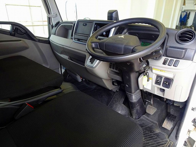 三菱 キャンター 2TG-FDA00(4WD)の写真5