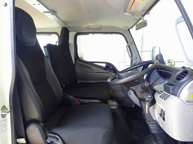 三菱 キャンター 2TG-FDA00(4WD)の写真6