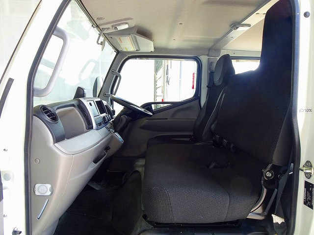 三菱 キャンター 2TG-FDA00(4WD)の写真8