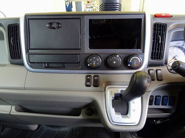 三菱 キャンター 2TG-FDA00(4WD)の写真10