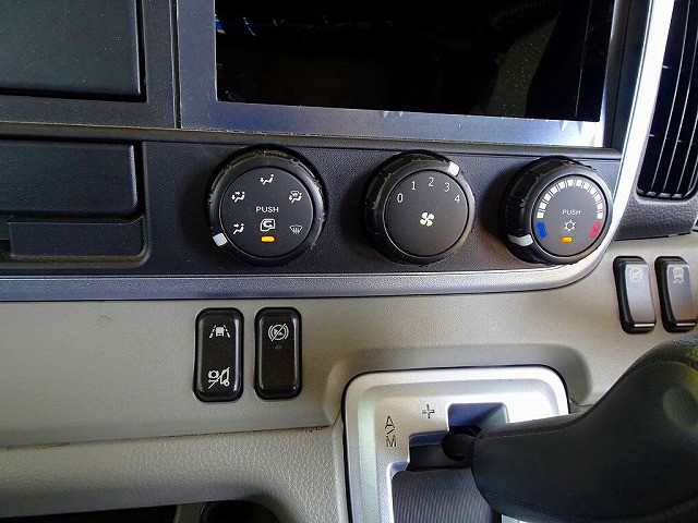 三菱 キャンター 2TG-FDA00(4WD)の写真11