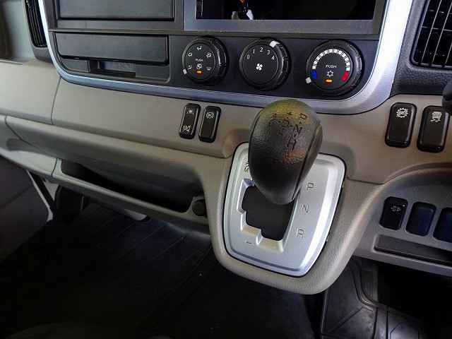 三菱 キャンター 2TG-FDA00(4WD)の写真12