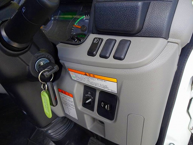 三菱 キャンター 2TG-FDA00(4WD)の写真15