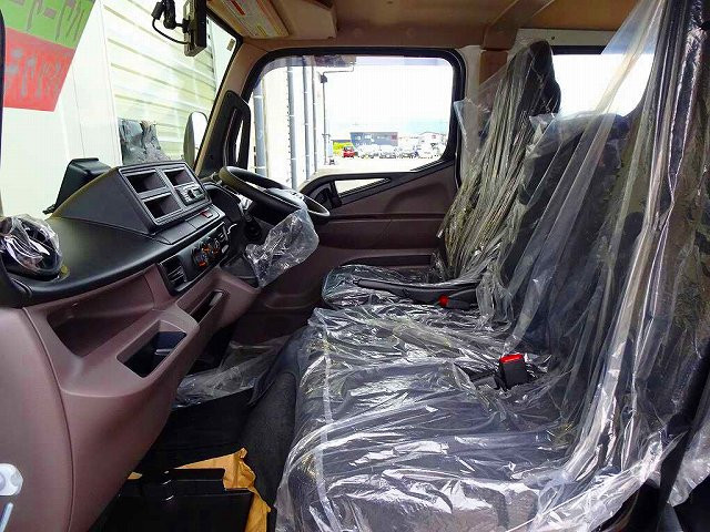 車線逸脱警報装置 衝突被害軽減ブレーキ アイドリングストップ フォグランプ トラクションコントロール リアヒーター|三菱 キャンター 2RG-FBA20(2WD)の写真8