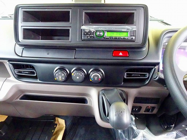 車線逸脱警報装置 衝突被害軽減ブレーキ アイドリングストップ フォグランプ トラクションコントロール リアヒーター|三菱 キャンター 2RG-FBA20(2WD)の写真10