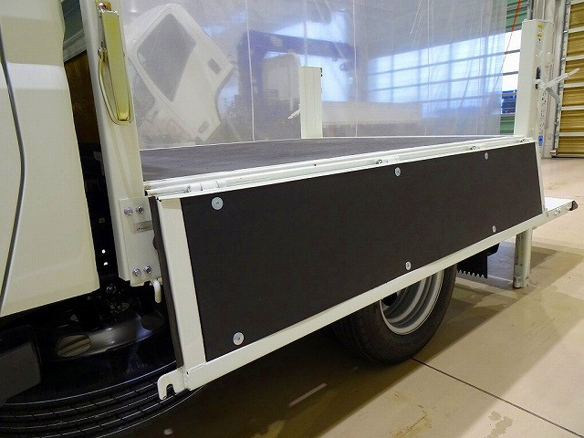 荷台内寸:209×161×38 三方開 垂直パワーゲート 600kg 極東開発/V601C-4MKT2 長:87cm/有効長:74cm 幅:157cm 左右リア支柱PGスイッチ|三菱 キャンター 2RG-FBA20(2WD)の写真32