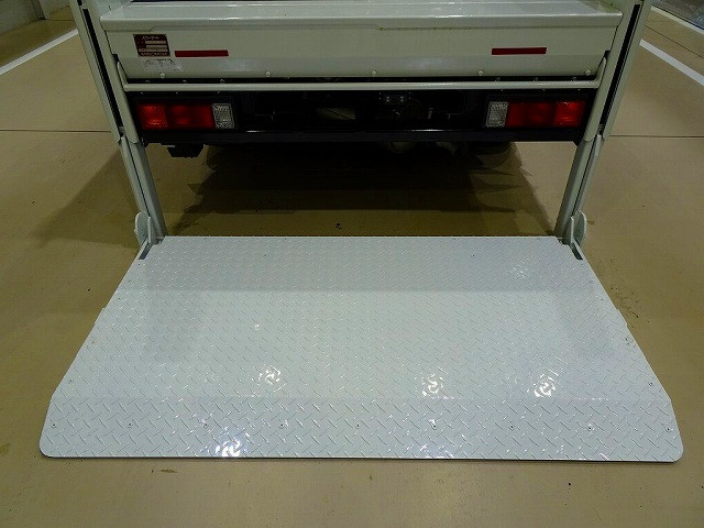 垂直パワーゲート 600kg 極東開発/V601C-4MKT2 長:87cm/有効長:74cm 幅:157cm 左右リア支柱PGスイッチ|三菱 キャンター 2RG-FBA20(2WD)の写真35