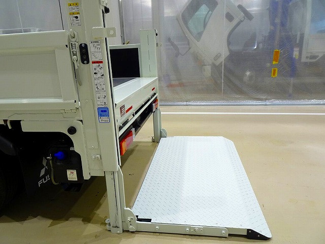 垂直パワーゲート 600kg 極東開発/V601C-4MKT2 長:87cm/有効長:74cm 幅:157cm 左右リア支柱PGスイッチ|三菱 キャンター 2RG-FBA20(2WD)の写真36