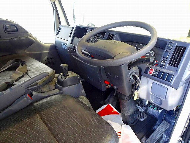 AC　PS　PW(フロントのみ)　SRS　ABS　キーレス　AM/FMラジオ　ETC　アイドリングストップ　フォグランプ|いすゞ エルフ TRG-NHS85A(4WD)の写真5