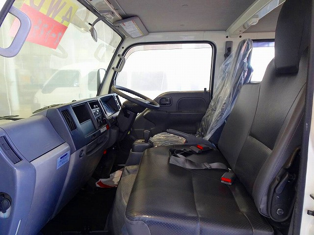 AC　PS　PW(フロントのみ)　SRS　ABS　キーレス　AM/FMラジオ　ETC　アイドリングストップ　フォグランプ|いすゞ エルフ TRG-NHS85A(4WD)の写真8