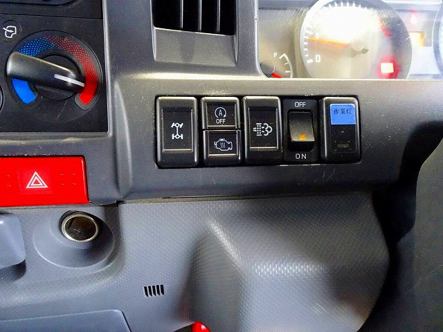 いすゞ エルフ TRG-NHS85A(4WD)の写真12