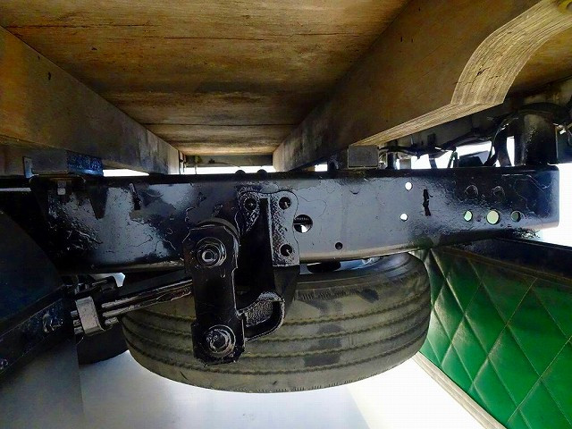 リアシャシ泥除けカバー取付|いすゞ エルフ TRG-NHS85A(4WD)の写真37