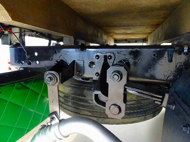 リアシャシ泥除けカバー取付|いすゞ エルフ TRG-NHS85A(4WD)の写真42