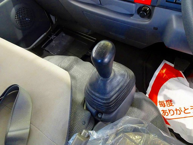 フロア5MT|いすゞ エルフ TRG-NHS85A(4WD)の写真15