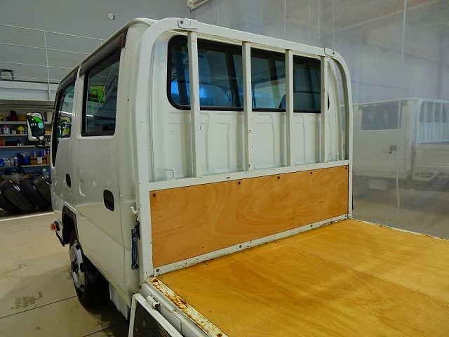 荷台内寸:206×161×38 三方開 床板張替え 垂直パワーゲート 600kg 新明和/RE06-1133 長:83cm/有効長:70cm 幅:158cm 左リア支柱PGスイッチ|いすゞ エルフ TRG-NHS85A(4WD)の写真28