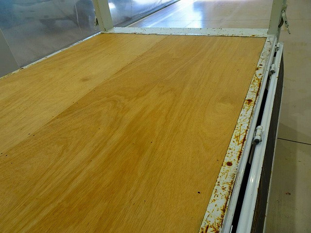 荷台内寸:206×161×38 三方開 床板張替え 垂直パワーゲート 600kg 新明和/RE06-1133 長:83cm/有効長:70cm 幅:158cm 左リア支柱PGスイッチ|いすゞ エルフ TRG-NHS85A(4WD)の写真32