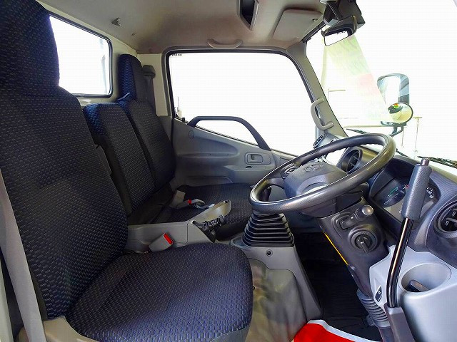 車線逸脱警報装置 衝突被害軽減ブレーキ アイドリングストップ フォグランプ トラクションコントロール 電動パーキングブレーキ 室内LED灯 ハイルーフ フロア6MT|日野 デュトロ 2RG-XZU645M(2WD)の写真6