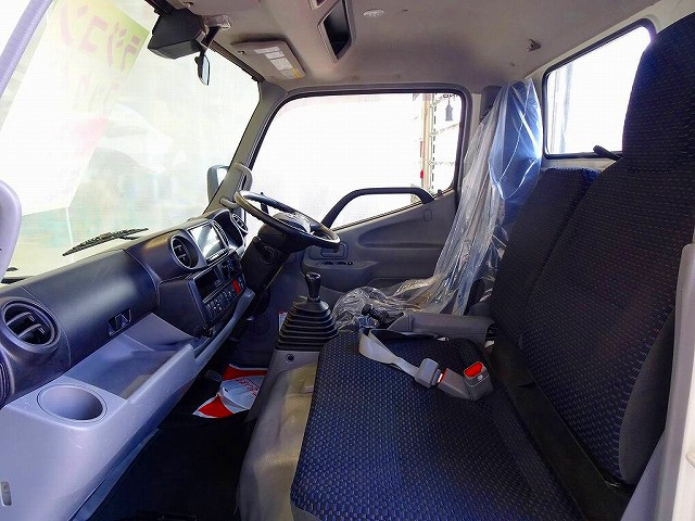 車線逸脱警報装置 衝突被害軽減ブレーキ アイドリングストップ フォグランプ トラクションコントロール 電動パーキングブレーキ 室内LED灯 ハイルーフ フロア6MT|日野 デュトロ 2RG-XZU645M(2WD)の写真8