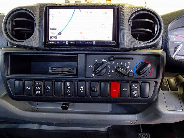 車線逸脱警報装置 衝突被害軽減ブレーキ アイドリングストップ フォグランプ トラクションコントロール 電動パーキングブレーキ 室内LED灯 ハイルーフ フロア6MT|日野 デュトロ 2RG-XZU645M(2WD)の写真10