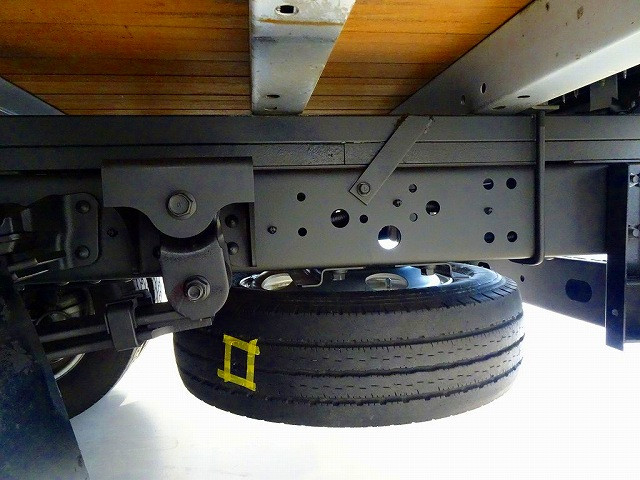 シャーシは 錆止め/マフラー塗装 仕上げに力を入れています。|日野 デュトロ 2RG-XZU645M(2WD)の写真44