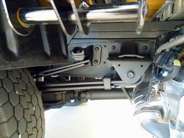 シャーシは 錆止め/マフラー塗装 仕上げに力を入れています。|日野 デュトロ 2RG-XZU645M(2WD)の写真49