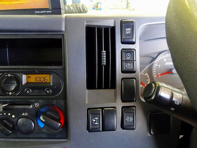 いすゞ エルフ TRG-NMR85AN(2WD)の写真11