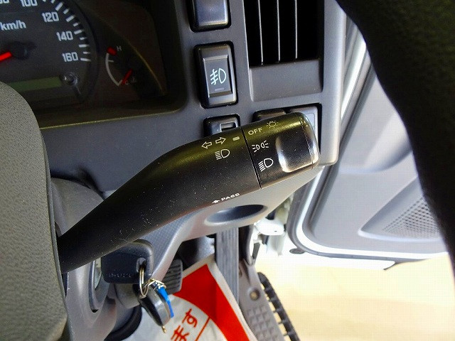 いすゞ エルフ TRG-NMR85AN(2WD)の写真19