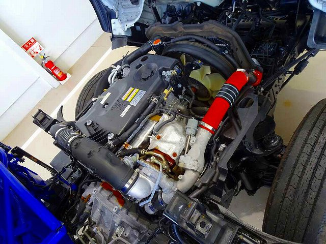 エンジンルーム|いすゞ エルフ TRG-NMR85AN(2WD)の写真36