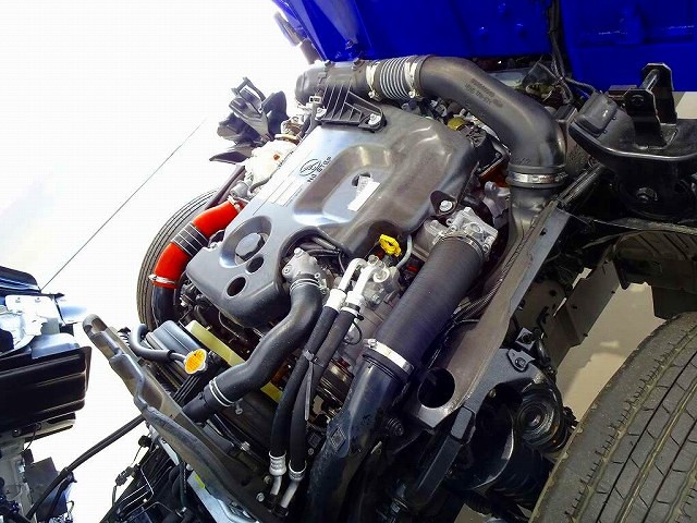 エンジンルーム|いすゞ エルフ TRG-NMR85AN(2WD)の写真37