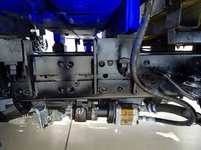 燃料タンク100L　シャーシは 錆止め/マフラー塗装 仕上げに力を入れています。|いすゞ エルフ TRG-NMR85AN(2WD)の写真38