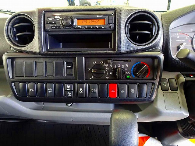 アイドリングストップ　トラクションコントロール　電動パーキングブレーキ　ハイルーフ|トヨタ ダイナ 2RG-XZU655(2WD)の写真10