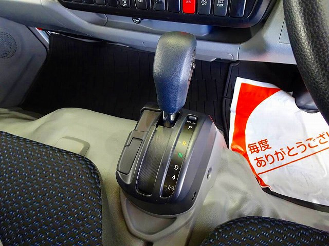 フロアAT　2ペダル|トヨタ ダイナ 2RG-XZU655(2WD)の写真16