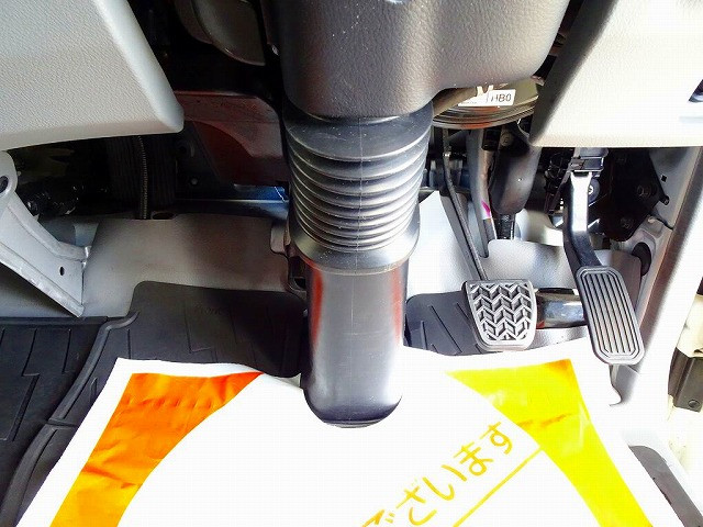 フロアAT　2ペダル|トヨタ ダイナ 2RG-XZU655(2WD)の写真17