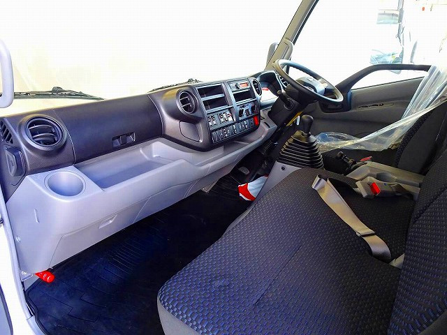 AC PS PW SRS ABS 集中ドアロック 左電格ミラー AM/FMラジオ バックモニター ターボ 排気ブレーキ 坂道発進補助装置 車線逸脱警報装置 衝突被害軽減ブレーキ|日野 デュトロ 2PG-XZU712M(2WD)の写真7