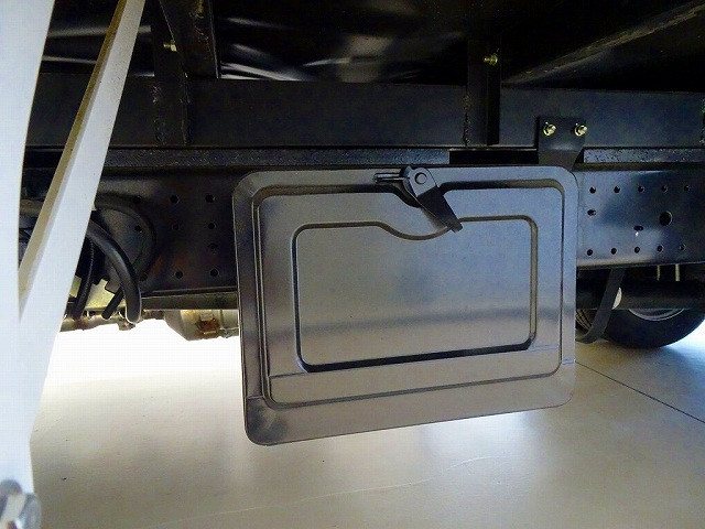 燃料タンク100L タイヤ止め2個 左右シャシリア3連タイヤチェーンフック 左シャシ中央工具箱|日野 デュトロ 2PG-XZU712M(2WD)の写真35