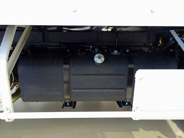 燃料タンク100L タイヤ止め2個 左右シャシリア3連タイヤチェーンフック 左シャシ中央工具箱|日野 デュトロ 2PG-XZU712M(2WD)の写真40