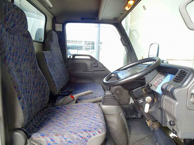 いすゞ エルフ KK-NHR69EAV(2WD)の写真6