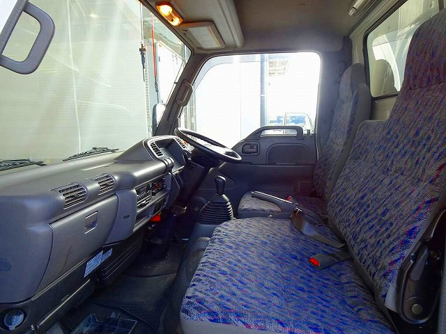 いすゞ エルフ KK-NHR69EAV(2WD)の写真8