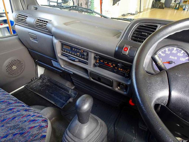 いすゞ エルフ KK-NHR69EAV(2WD)の写真9